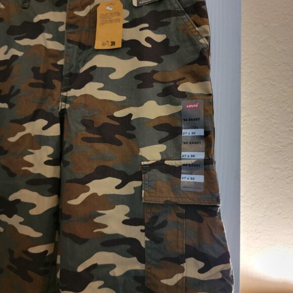 Levis 94 Baggy Camo Cargo Pants Size 27 x 30 or 28 x 30 NWTs - Picture 6 of 10